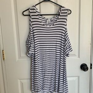 Cold should ruffle sleeve top